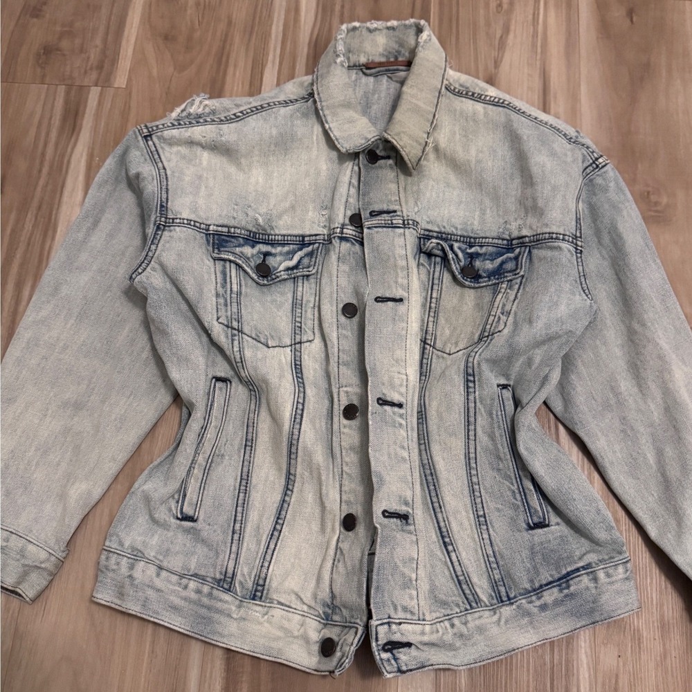 Free People Light‎ Wash Distressed Denim Trucker Jacket XS S Oversized Cotton j1 - Picture 2 of 7